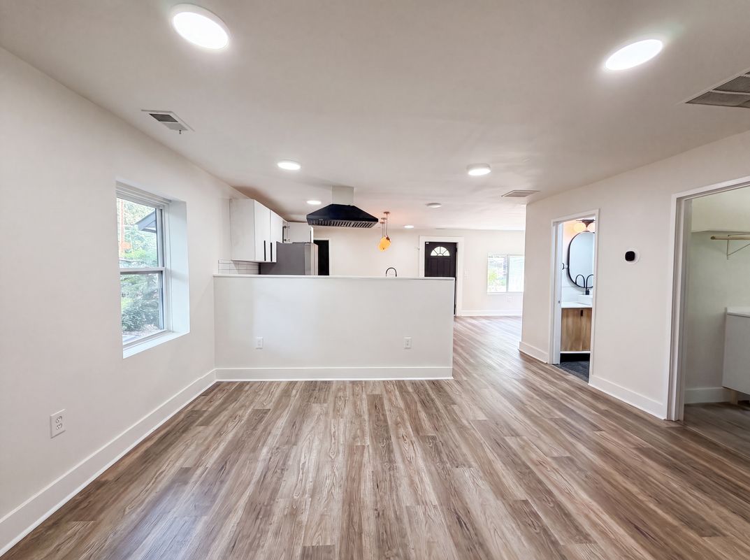 Property photo 3 of 470 Oak Dr