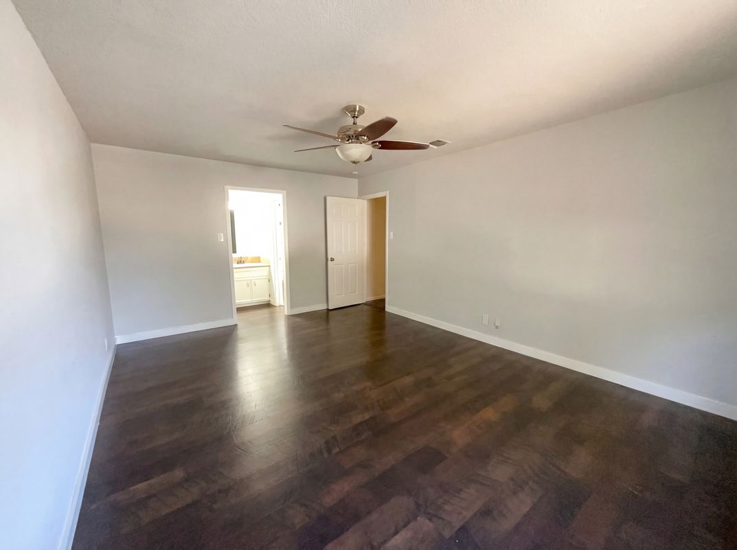 Photo 4 of 21 of 5423 Timberhurst, San Antonio, TX