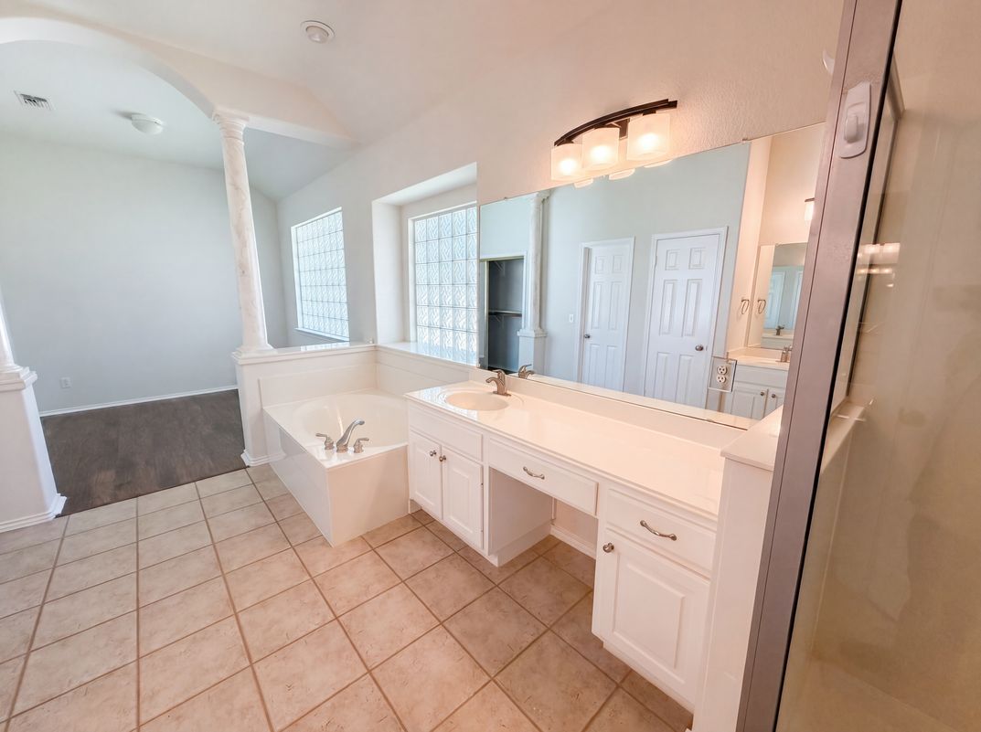 Photo 17 of 24 of 117 Brentwood Dr, Georgetown, TX