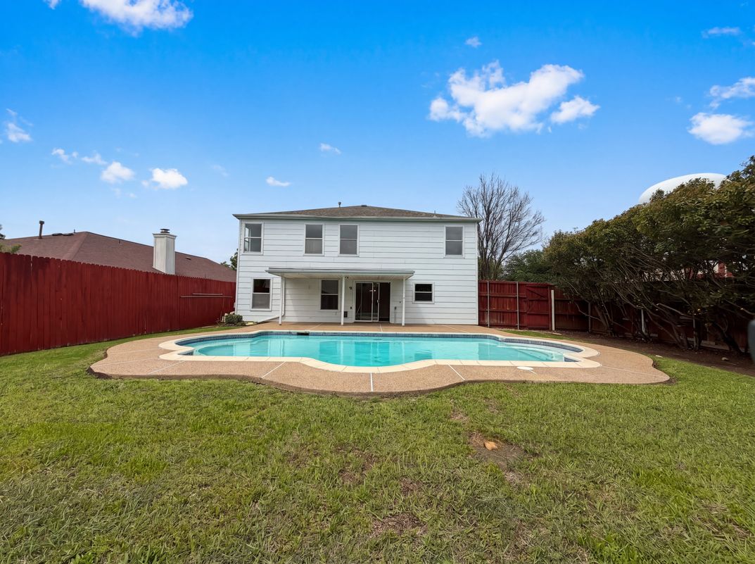 Photo 5 of 19 of 7001 Edmundson Dr, Arlington, TX