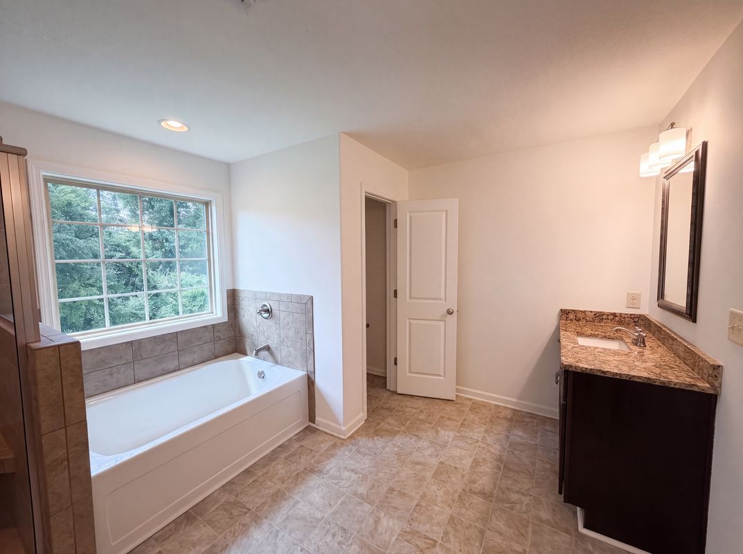 Photo 20 of 44 of 791 W Glenview Dr, Lenoir City, TN