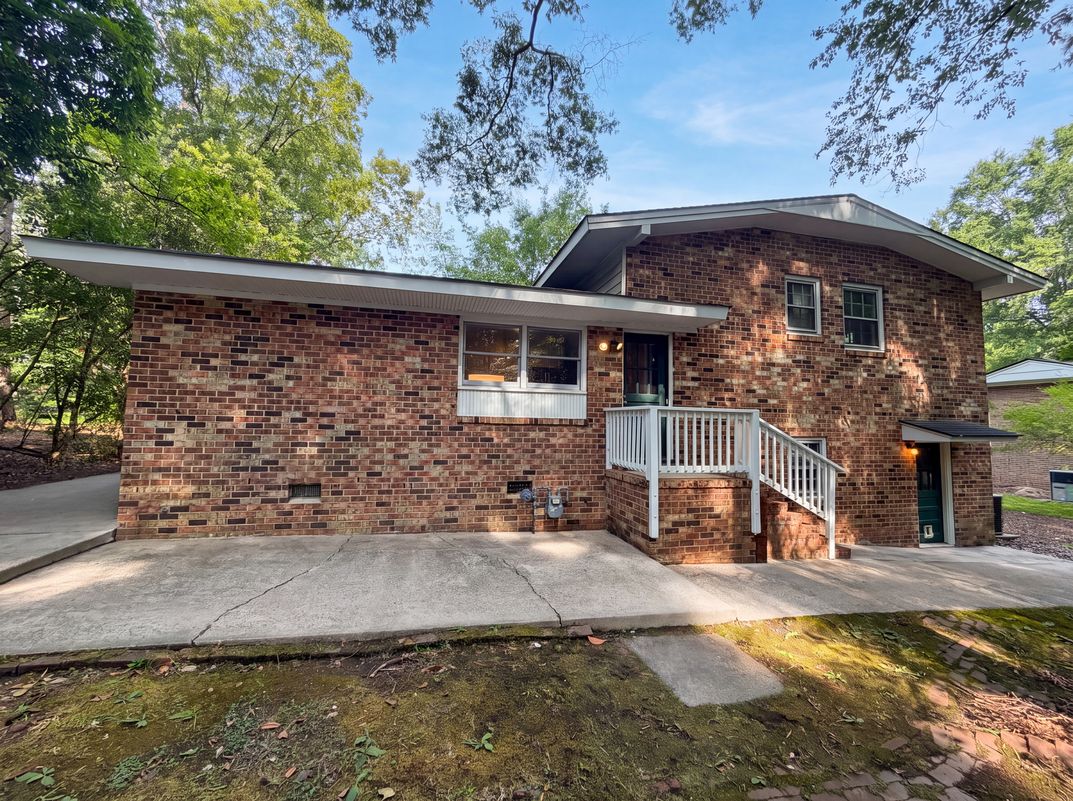 Photo 5 of 19 of 917 Hillview Dr, Cary, NC