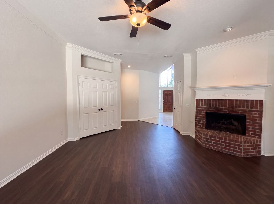 Photo 6 of 31 of 7645 Hove Ct, Plano, TX