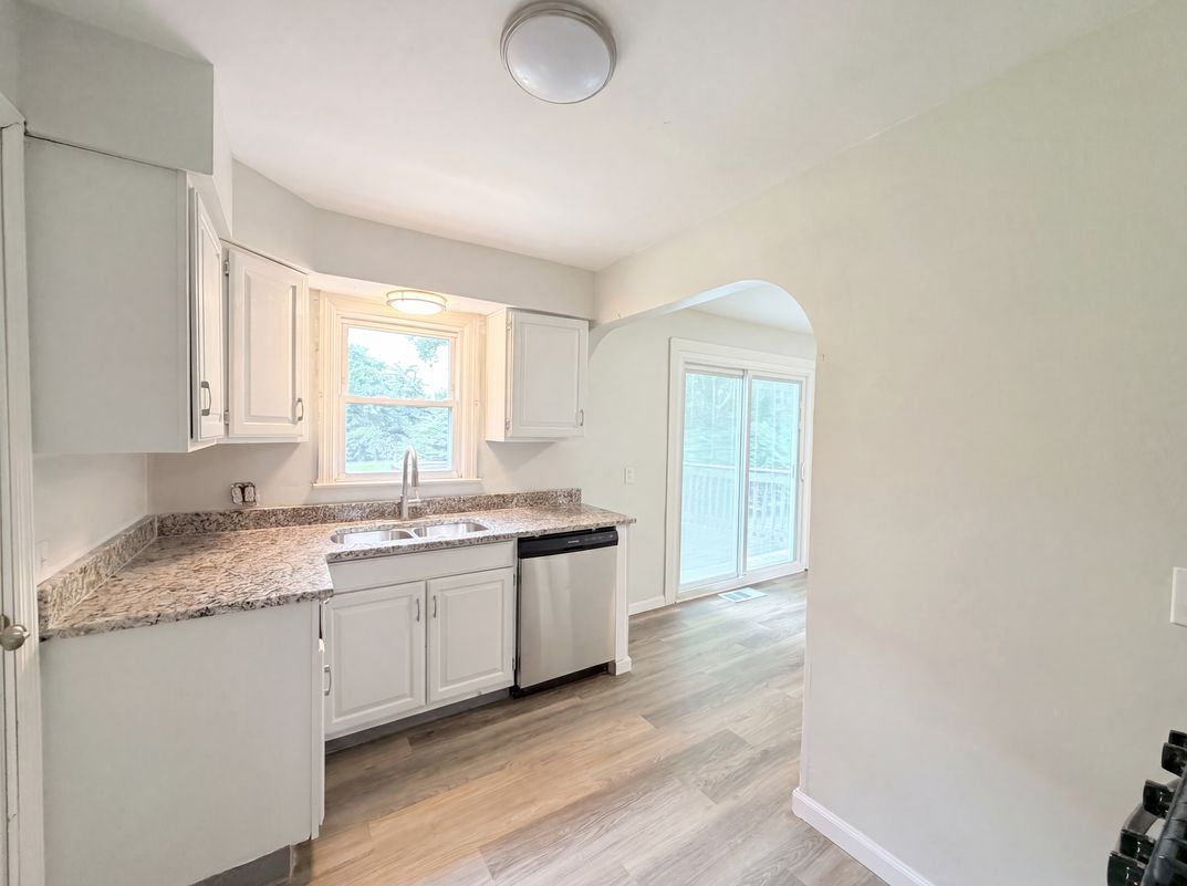 Photo 8 of 17 of 820 Lilly Ln, Cincinnati, OH