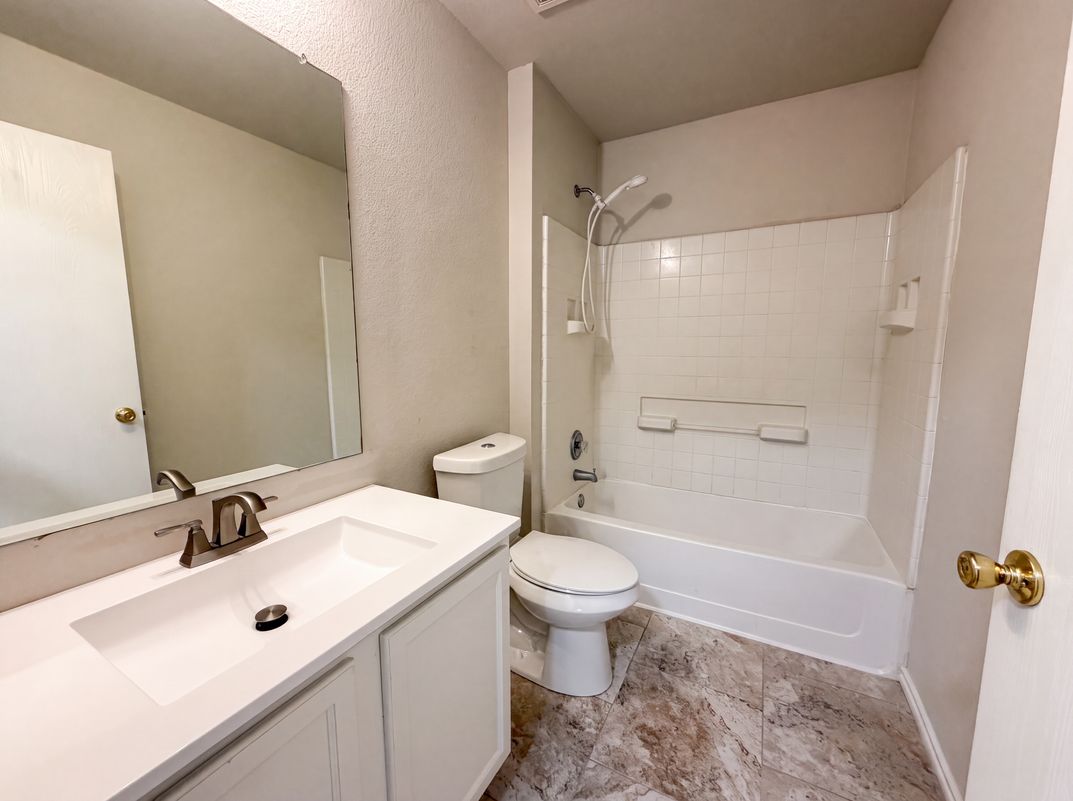 Photo 13 of 16 of 1076 Shadow Creek Blvd, Buda, TX