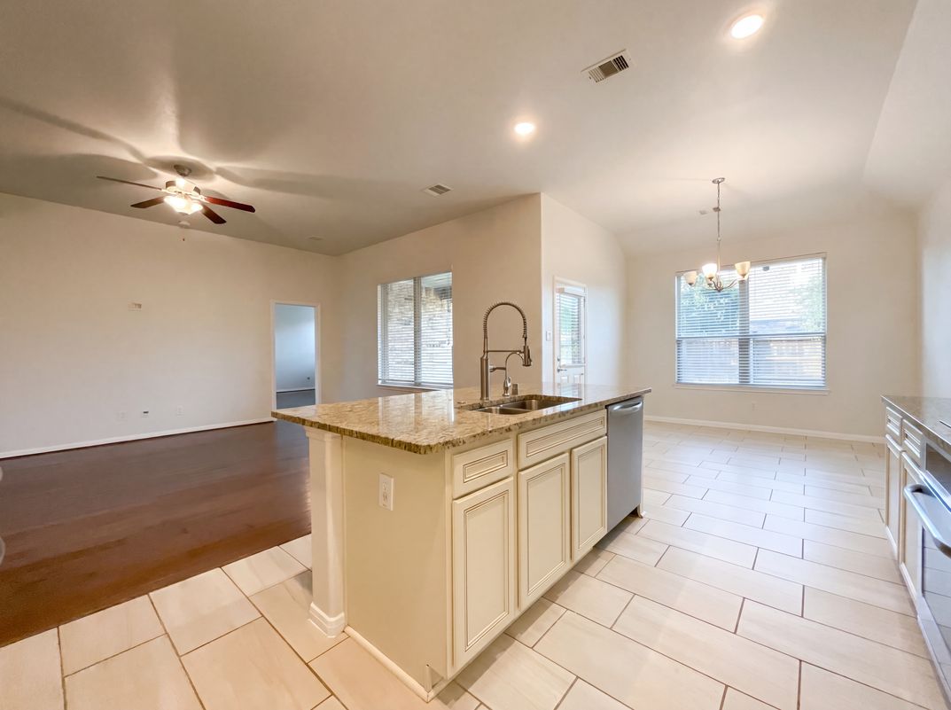 Photo 9 of 19 of 21205 Timber Bluff Ln, Porter, TX