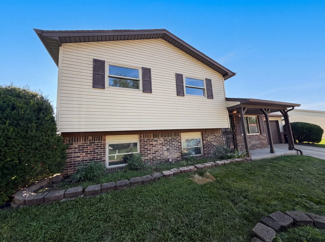 Photo 16 of 20 of 7533 Ardwell Dr, Indianapolis, IN