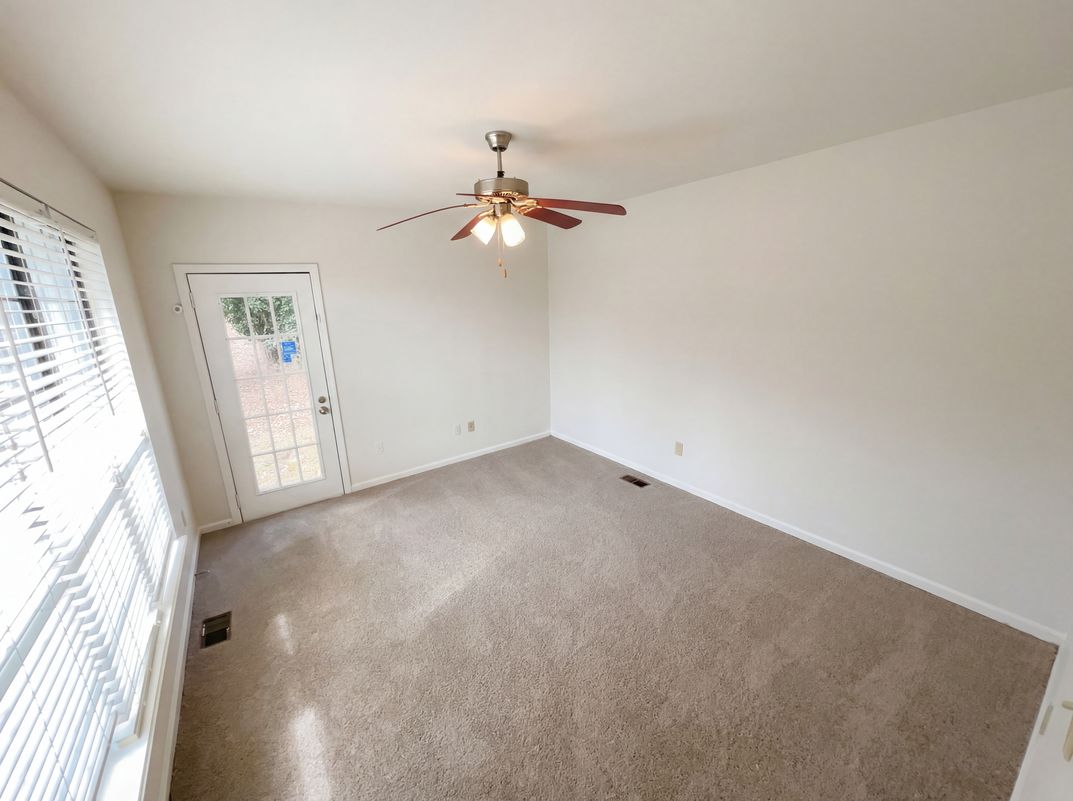 Photo 11 of 21 of 3181 Cedardale Dr, Douglasville, GA