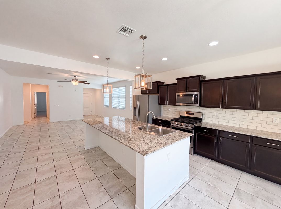 Photo 9 of 29 of 4127 S 97th Dr, Tolleson, AZ