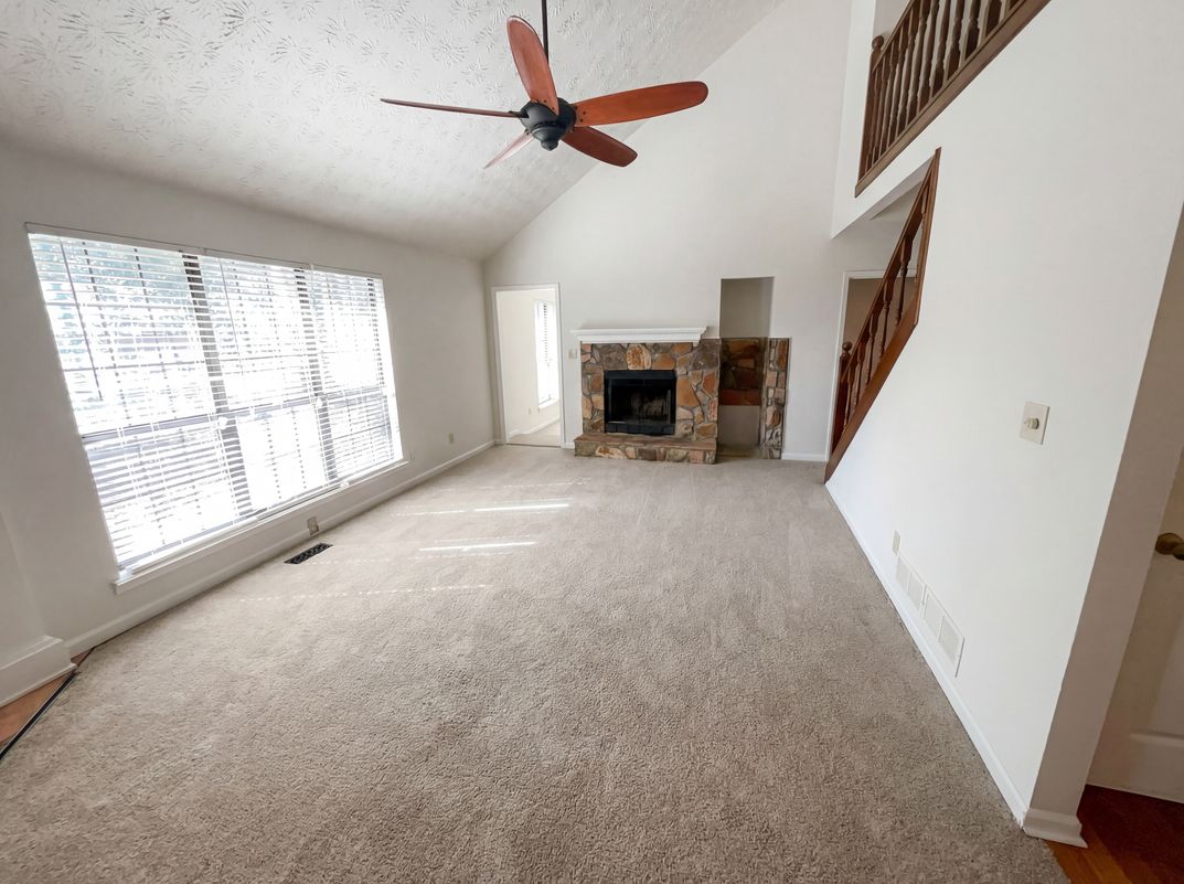 Property photo 3 of 3181 Cedardale Dr
