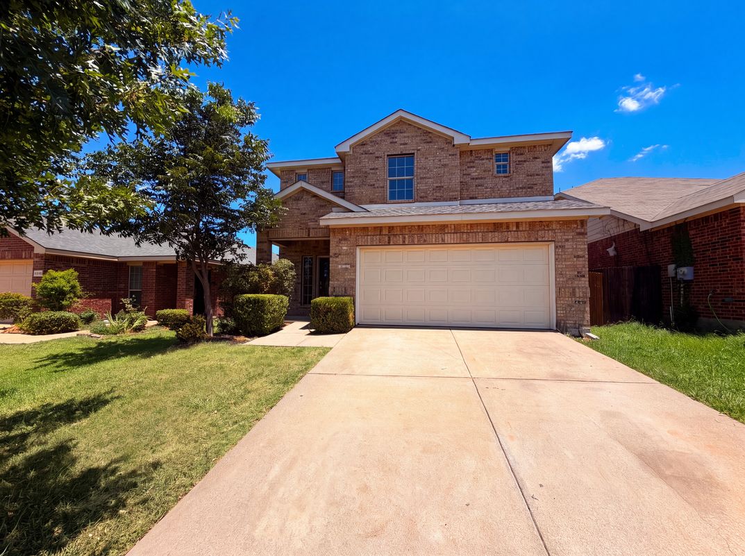 Photo 16 of 18 of 4038 Golden Rod Dr, Forney, TX
