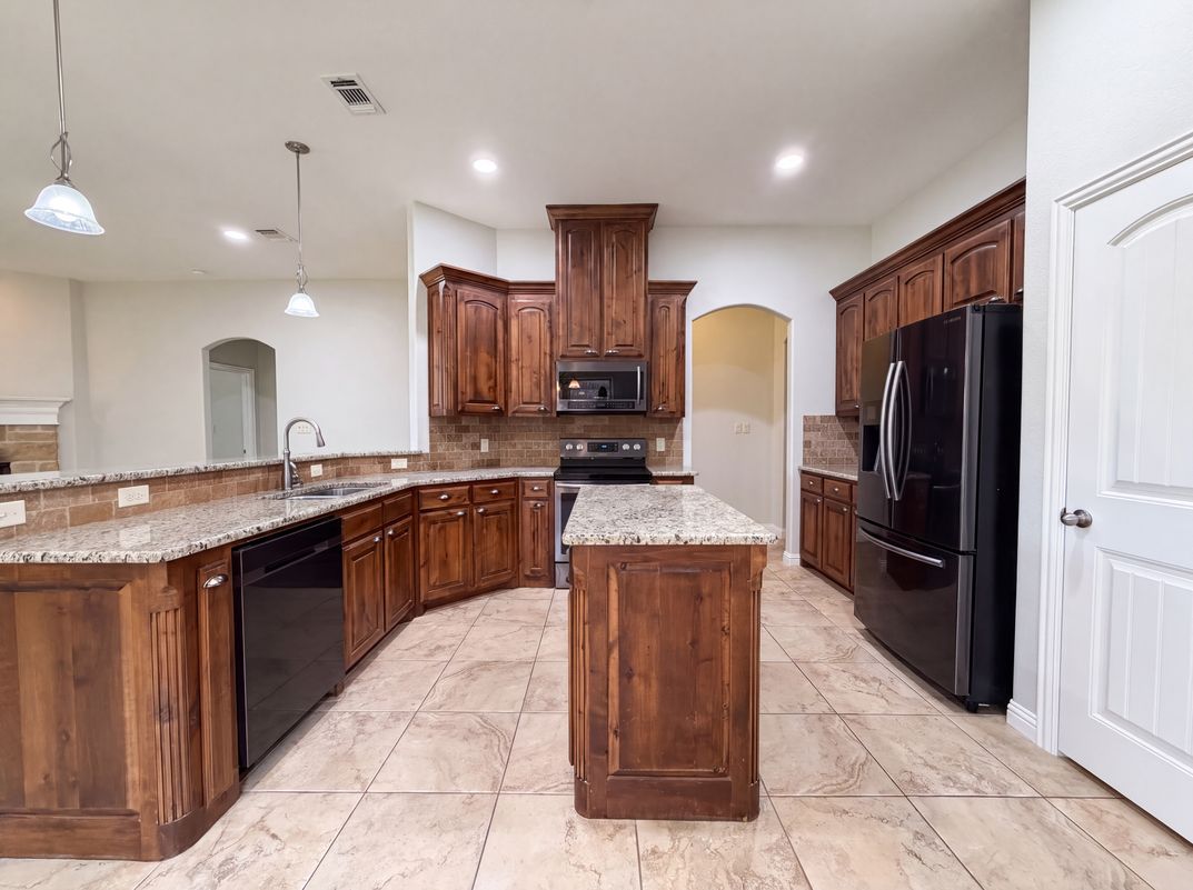 Photo 6 of 19 of 120 Donna Cir, Granbury, TX