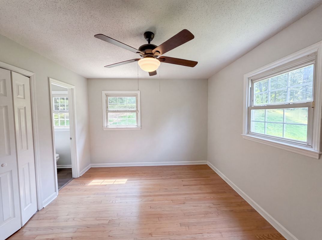 Photo 13 of 17 of 529 Timberlane Dr, Mount Holly, NC