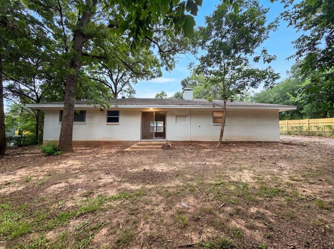 Photo 5 of 18 of 437 Denison Dr, Pottsboro, TX