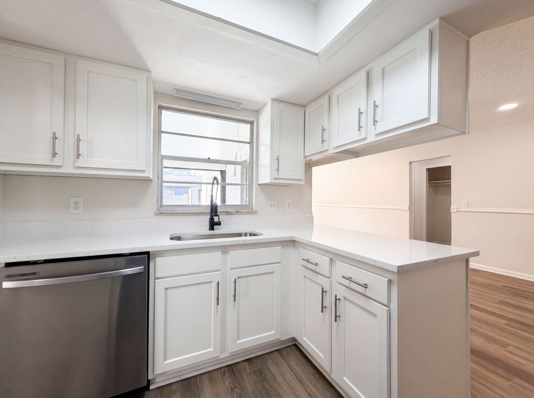 Photo 10 of 22 of 8351 Kipling Ct, Jacksonville, FL