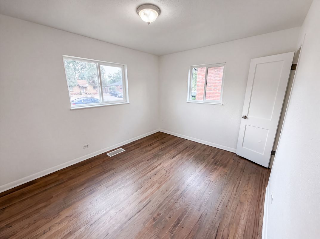 Photo 4 of 27 of 3570 Newport St, Denver, CO