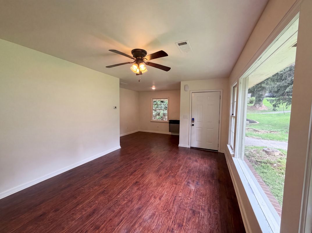 Photo 6 of 18 of 856 Glenway Dr, Atlanta, GA