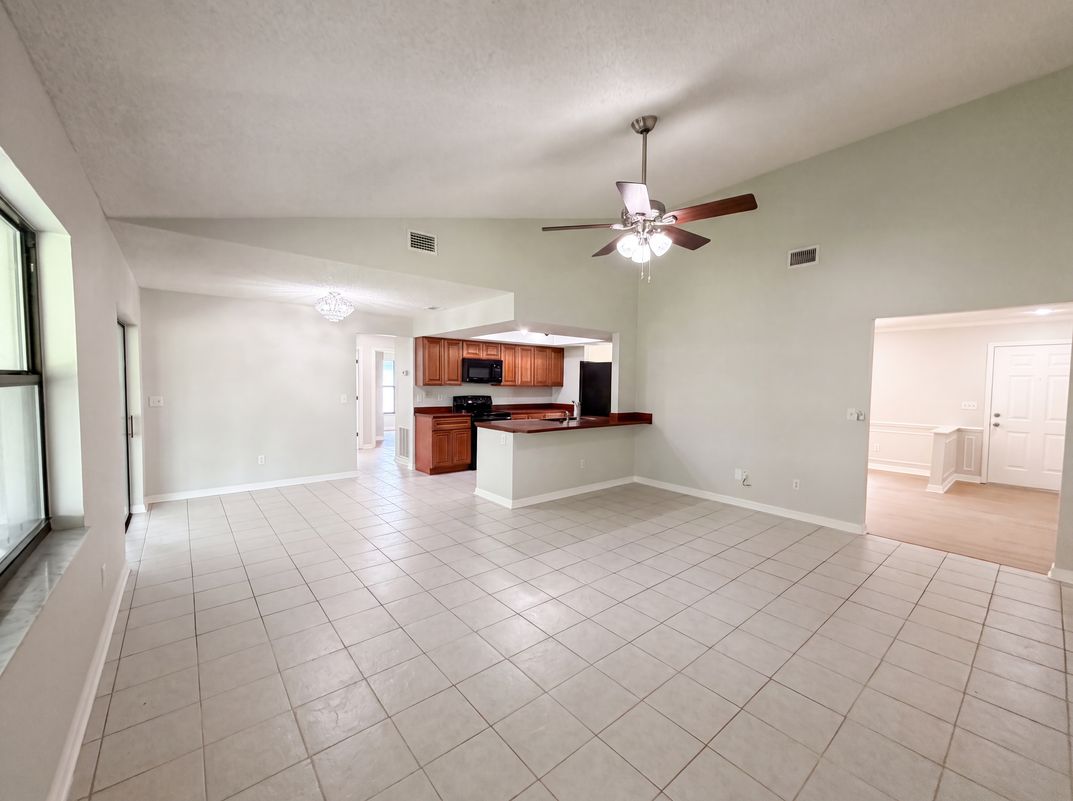 Photo 10 of 29 of 15226 SW 39th Cir, Ocala, FL