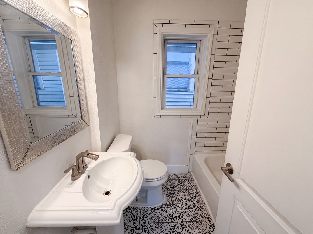 Photo 10 of 17 of 1316 E 44th St, Kansas City, MO