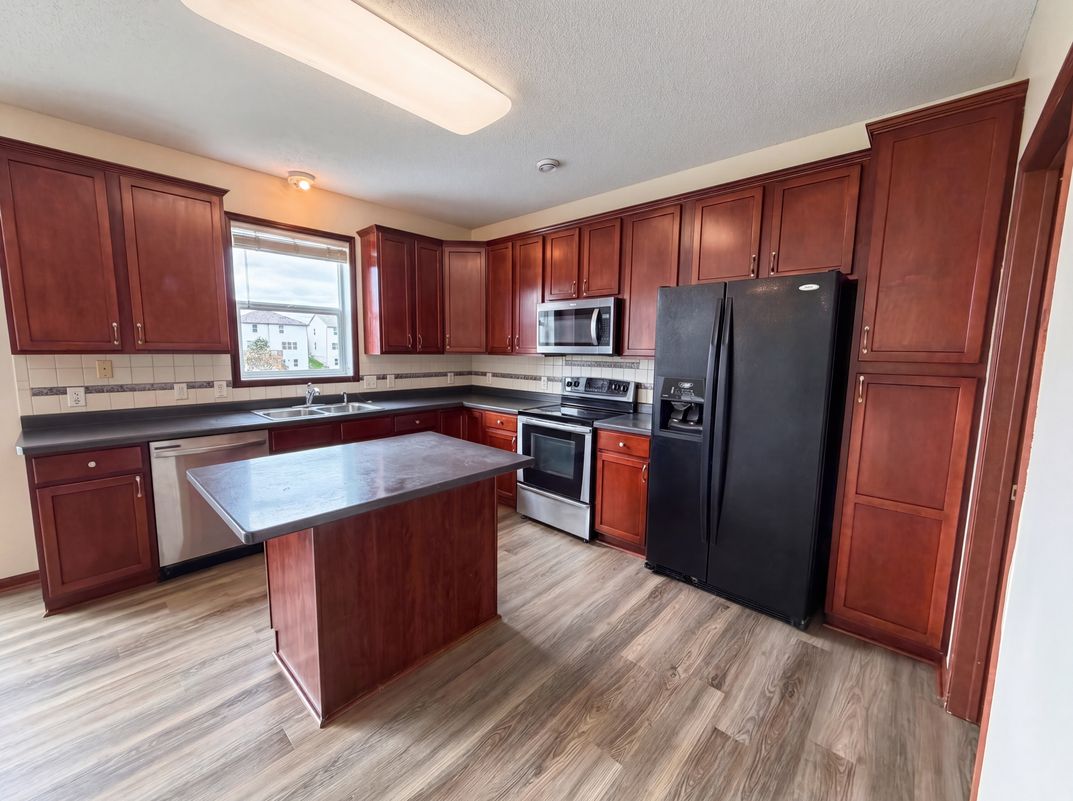 Photo 2 of 31 of 6757 Troy Ln N, Maple Grove, MN