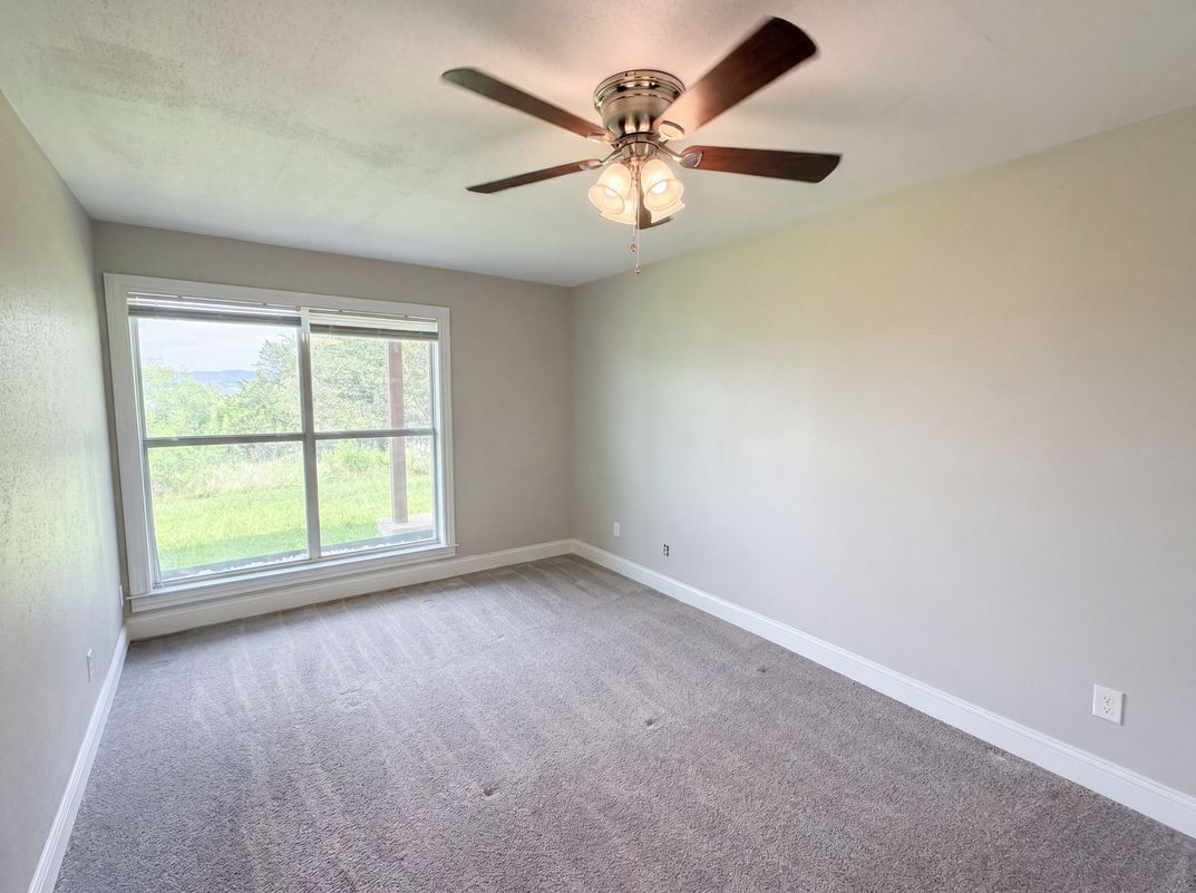 Photo 11 of 18 of 3216 Poe Cv, Lago Vista, TX