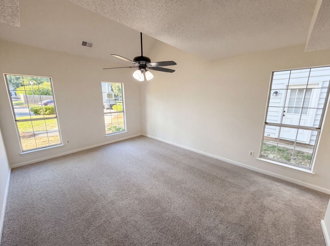 Photo 4 of 24 of 4720 Topsail Ct, Charlotte, NC