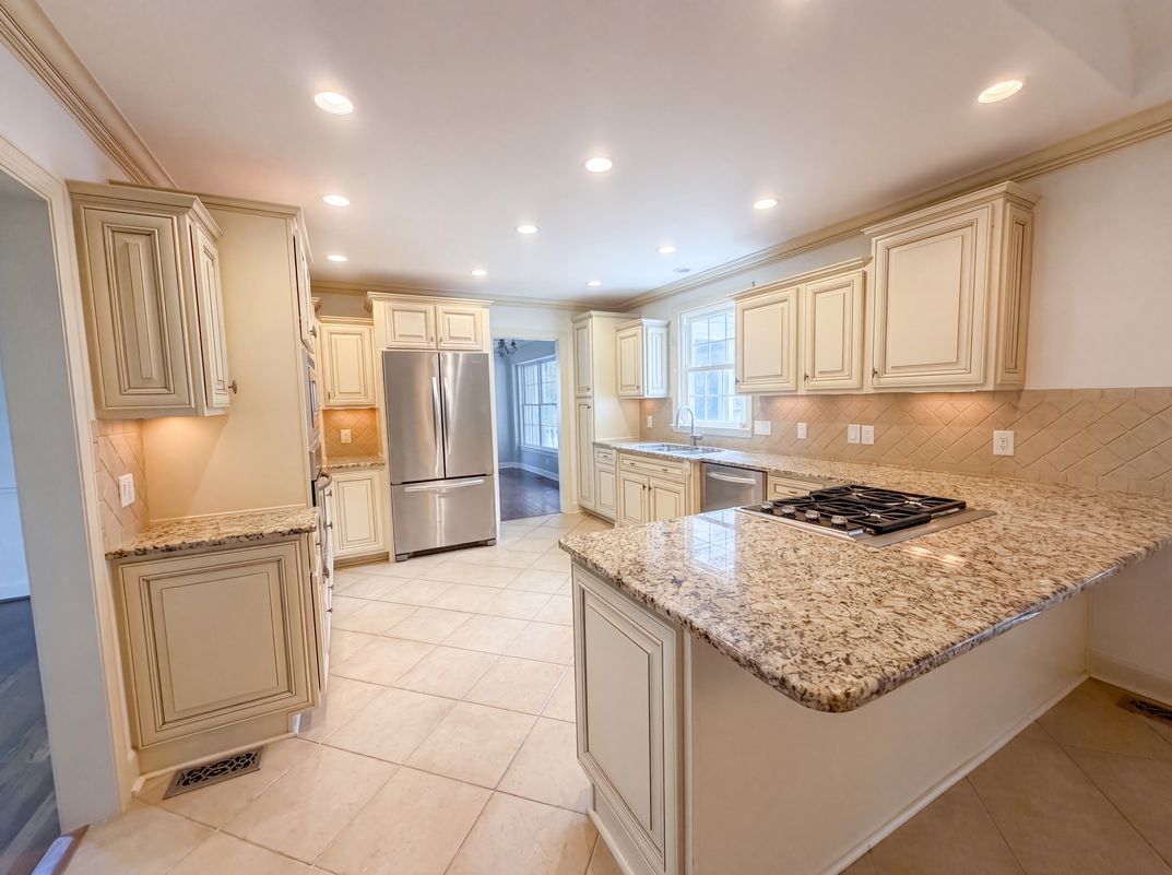 Photo 2 of 23 of 608 Estes Rd, Nashville, TN