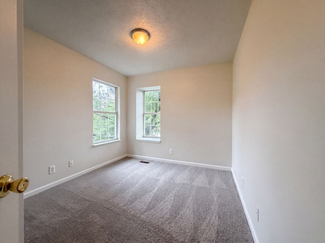 Photo 9 of 18 of 4046 Farmingham Woods Dr, Hermitage, TN