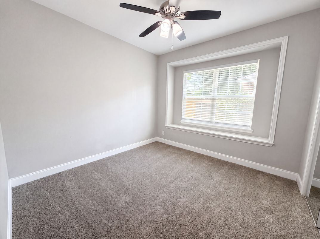 Photo 11 of 19 of 101 Griffin St, Waxahachie, TX
