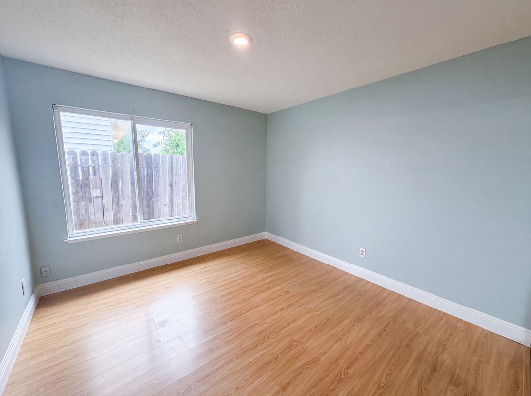 Photo 14 of 25 of 7804 McClintock Way, Sacramento, CA