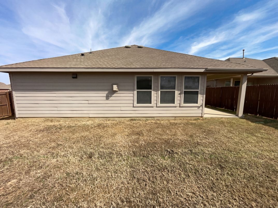 Photo 5 of 16 of 8400 High Garden St, Fort Worth, TX