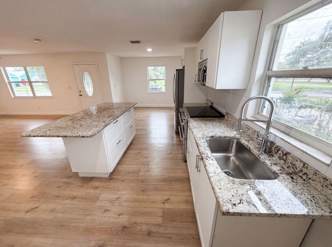 Photo 6 of 25 of 845 40th Ave S, Saint Petersburg, FL