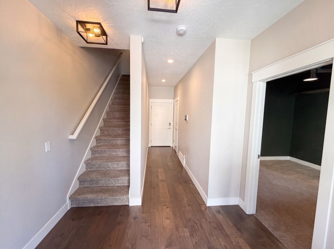 Photo 5 of 24 of 10452 S Sage Canal Way, Sandy, UT