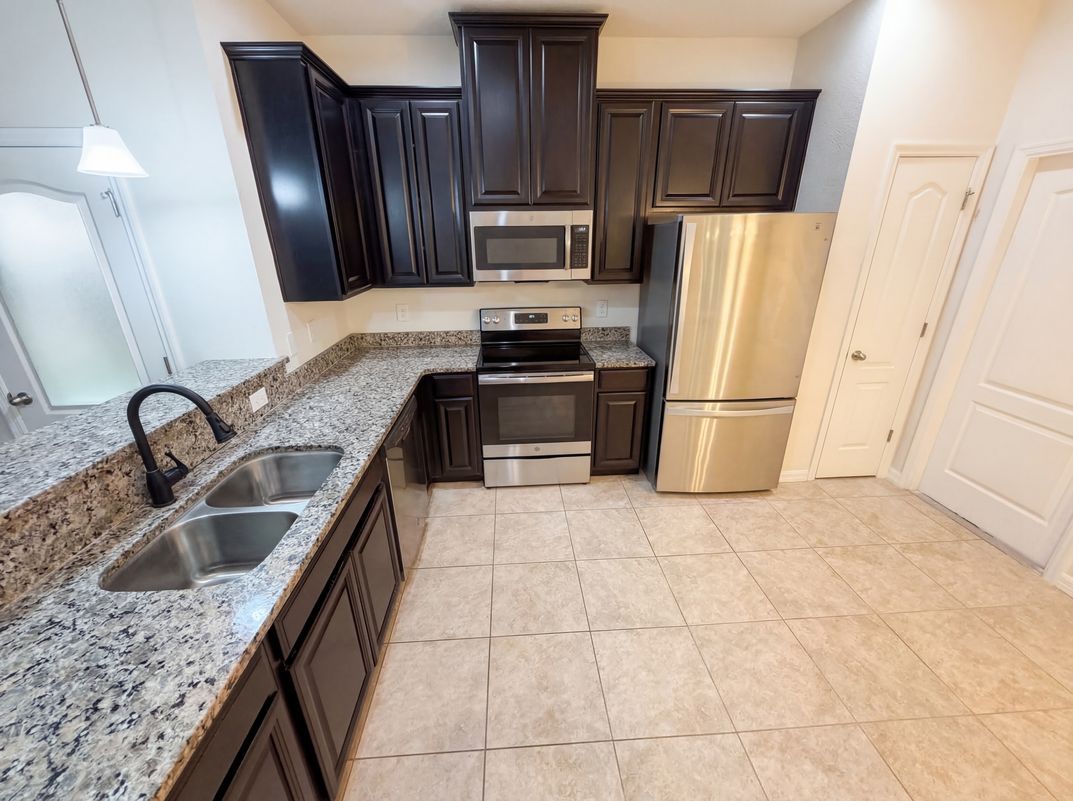 Photo 13 of 26 of 10844 Verawood Dr, Riverview, FL