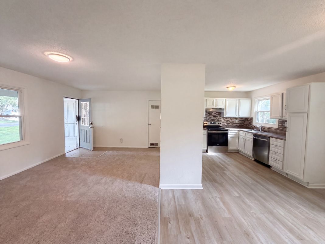 Photo 3 of 22 of 11121 Herrick Ave, Kansas City, MO