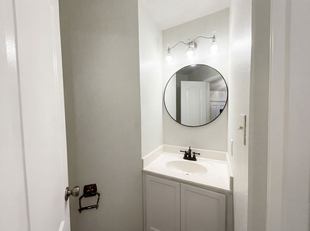 Photo 11 of 18 of 8807 Mesa Vis, San Antonio, TX