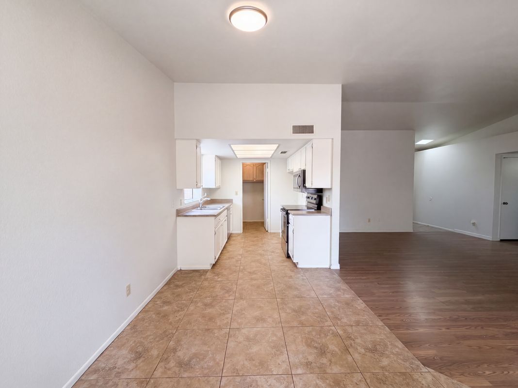 Photo 7 of 32 of 10701 W Campbell Ave, Phoenix, AZ