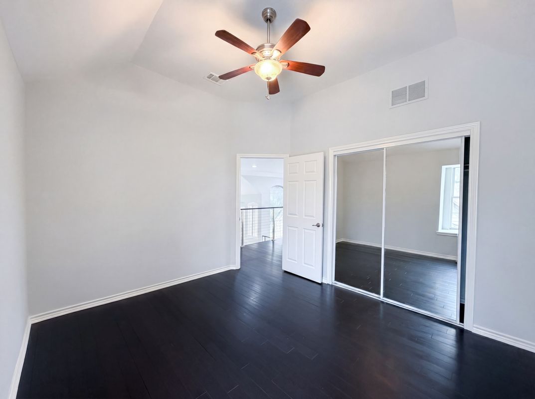 Photo 17 of 27 of 7707 Windmere Ct, Irving, TX