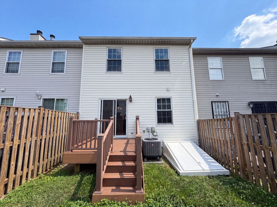 Photo 5 of 17 of 2726 Crestwick Pl, District Heights, MD