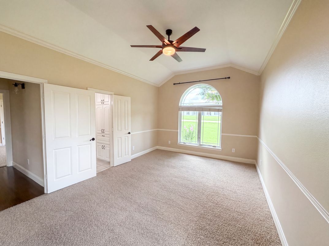Photo 4 of 33 of 1908 Fairway Ln, Royse City, TX
