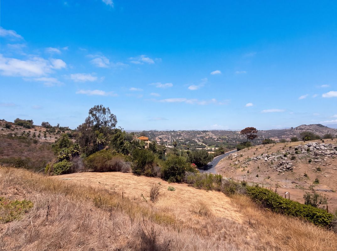 Photo 35 of 36 of 30181 Via Maria Elena, Bonsall, CA