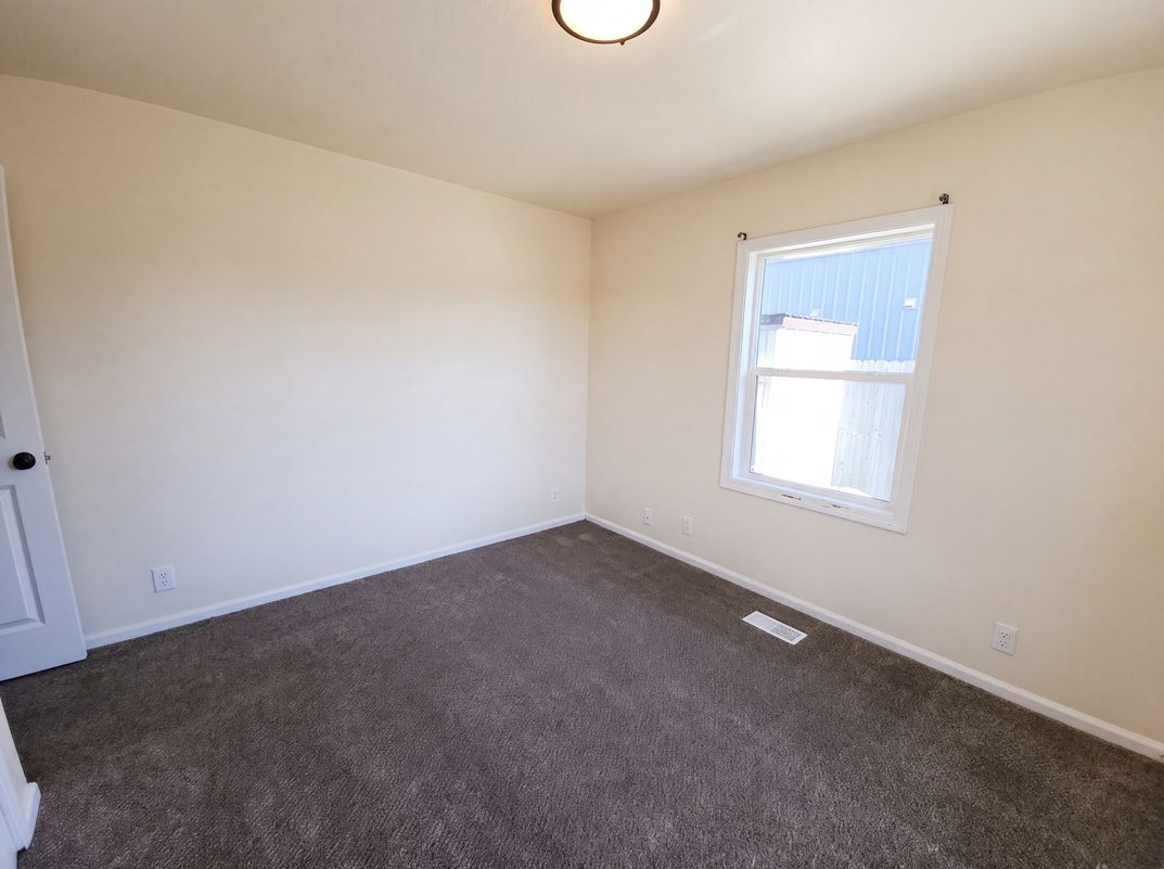 Photo 4 of 22 of 93291 Prairie Rd, Junction City, OR