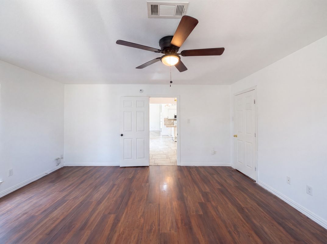 Photo 9 of 18 of 1613 Mullins Dr, Plano, TX