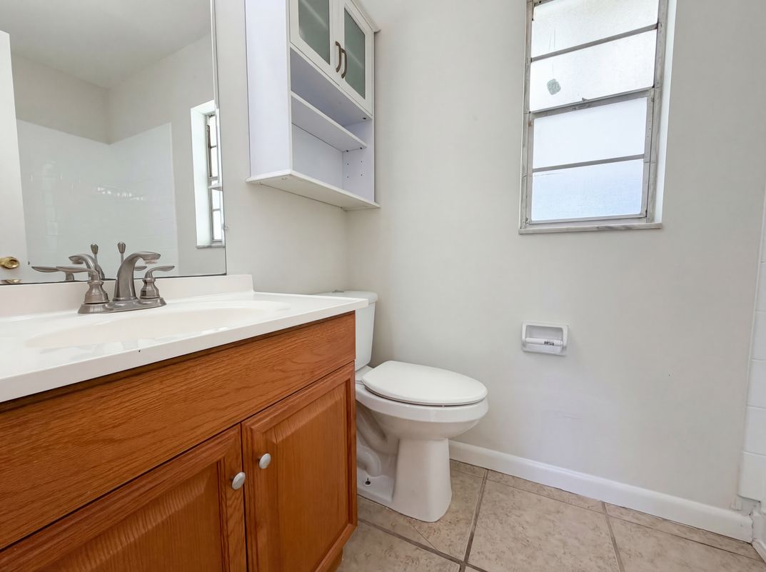 Photo 12 of 24 of 909 Winchester Ct, Brandon, FL