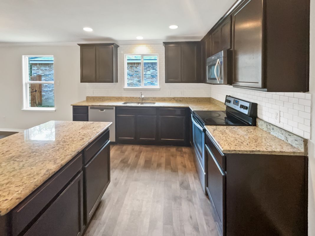 Photo 13 of 19 of 1409 Rivers Creek Ln, Little Elm, TX
