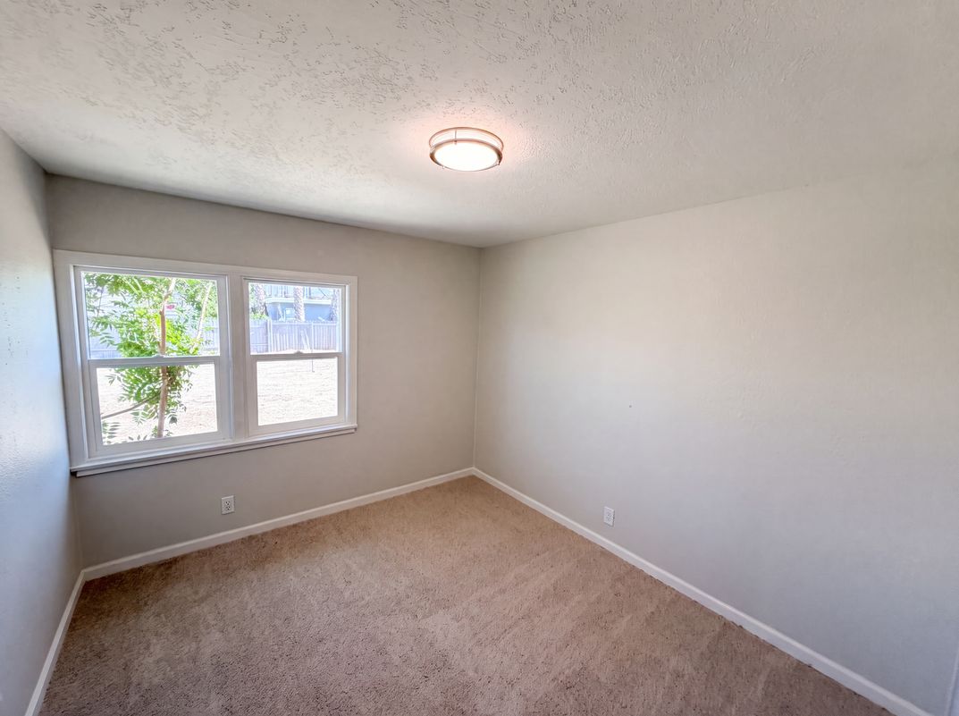 Photo 11 of 19 of 1374 El Nita Ln, Hemet, CA