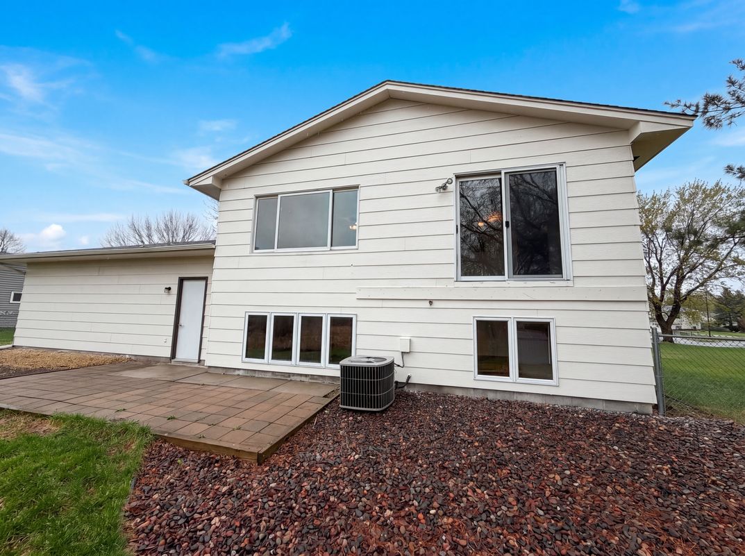 Photo 5 of 27 of 14012 Underclift St NW, Andover, MN