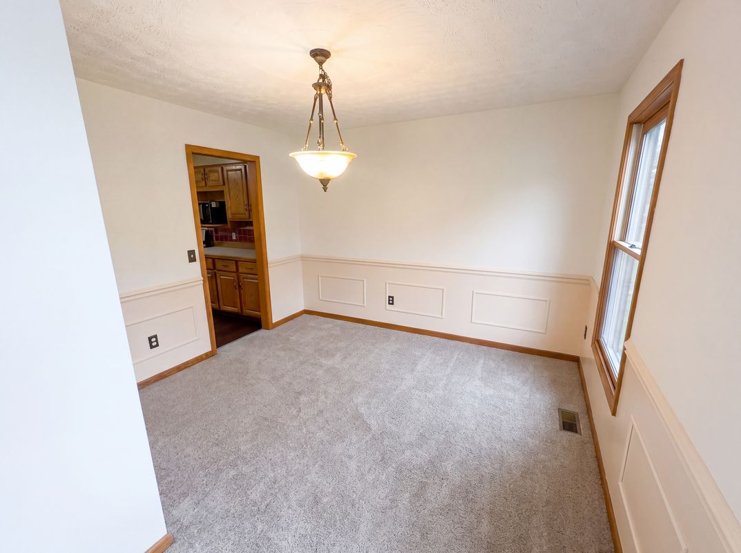 Photo 7 of 28 of 1100 Prescot Ave NW, Massillon, OH