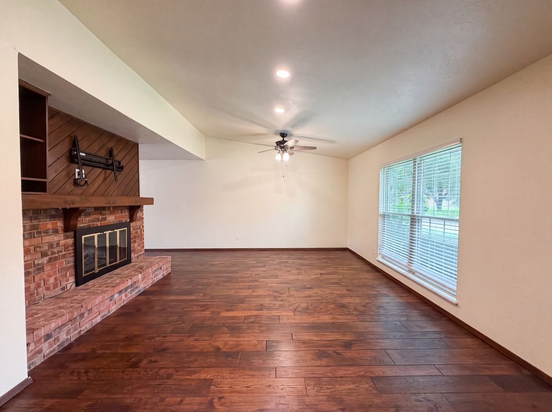 Photo 9 of 28 of 530 Shadowcrest Ln, Coppell, TX