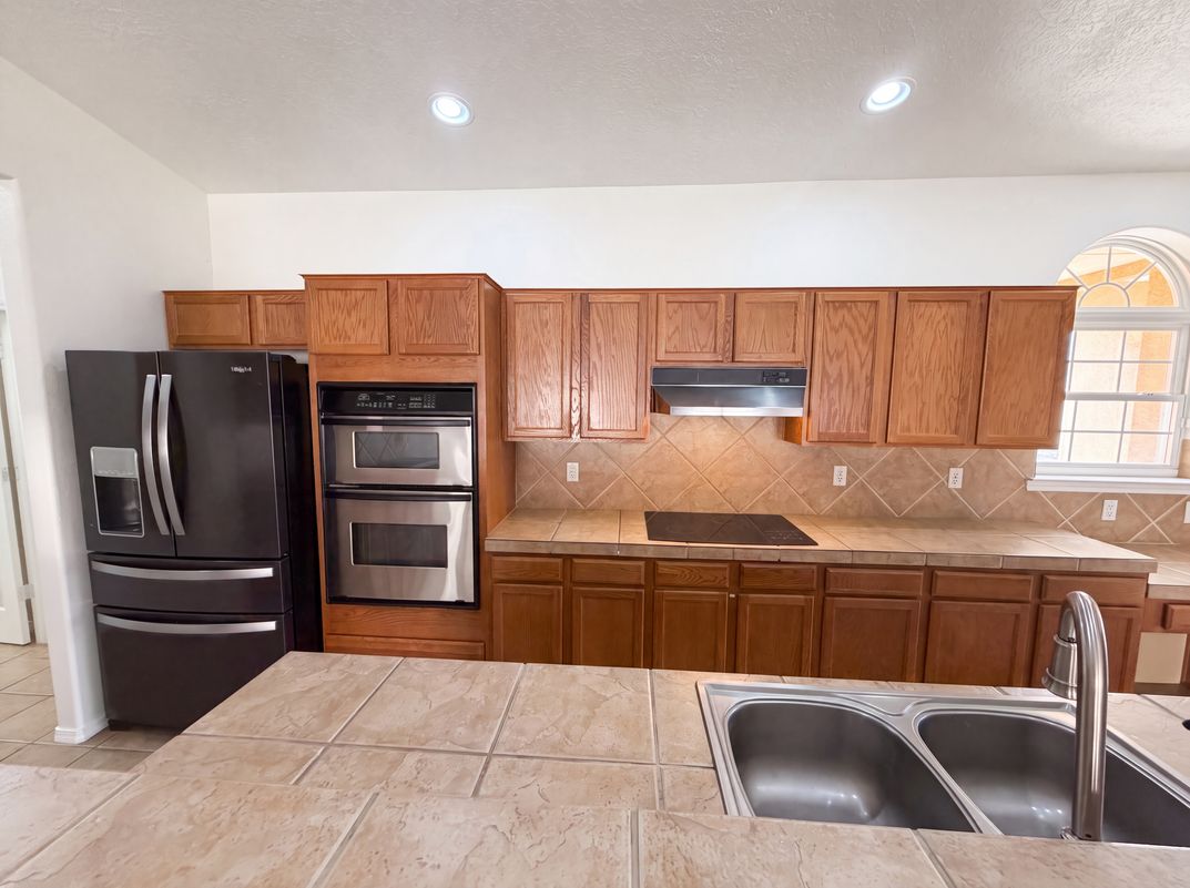 Photo 7 of 29 of 9809 Buckeye St NW, Albuquerque, NM